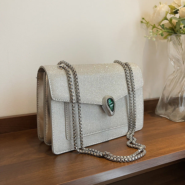 Diamond-Textured Serpent Clasp Shoulder Bag in Silver